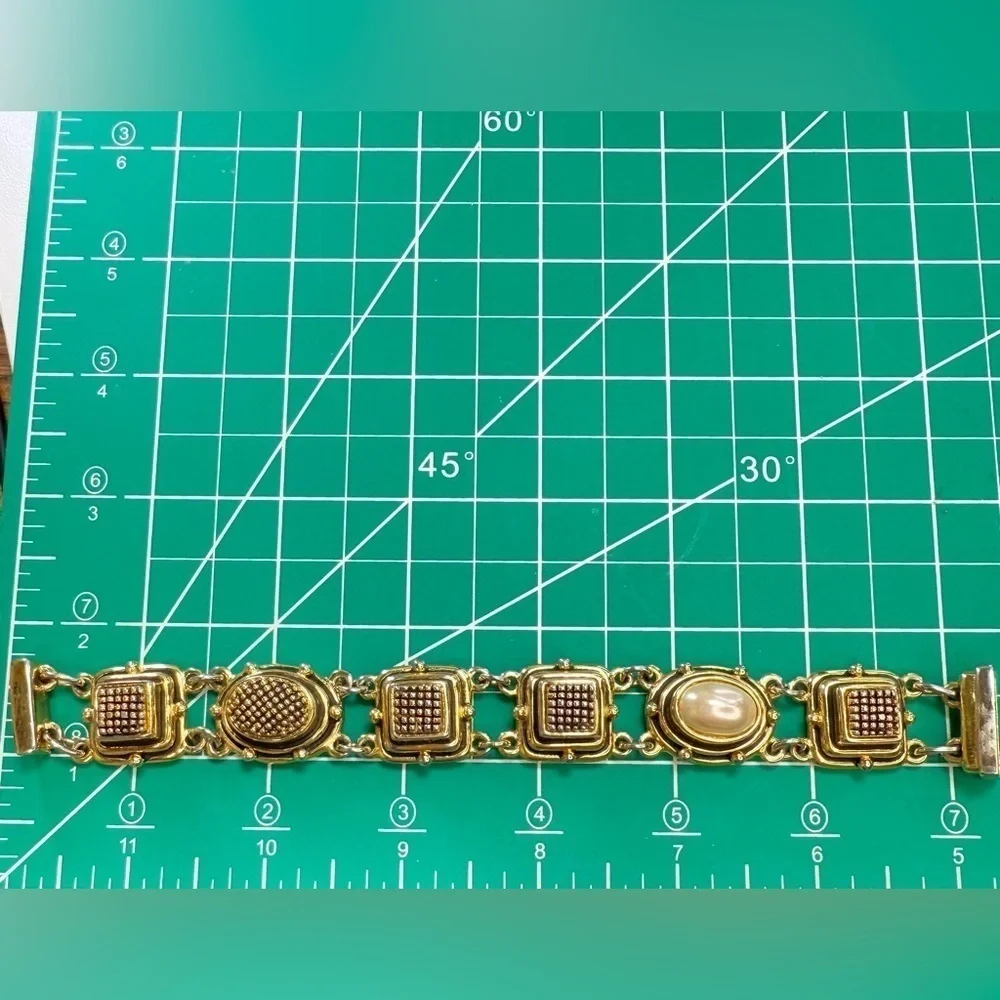 Vintage Gold and Pearl Bracelet‎